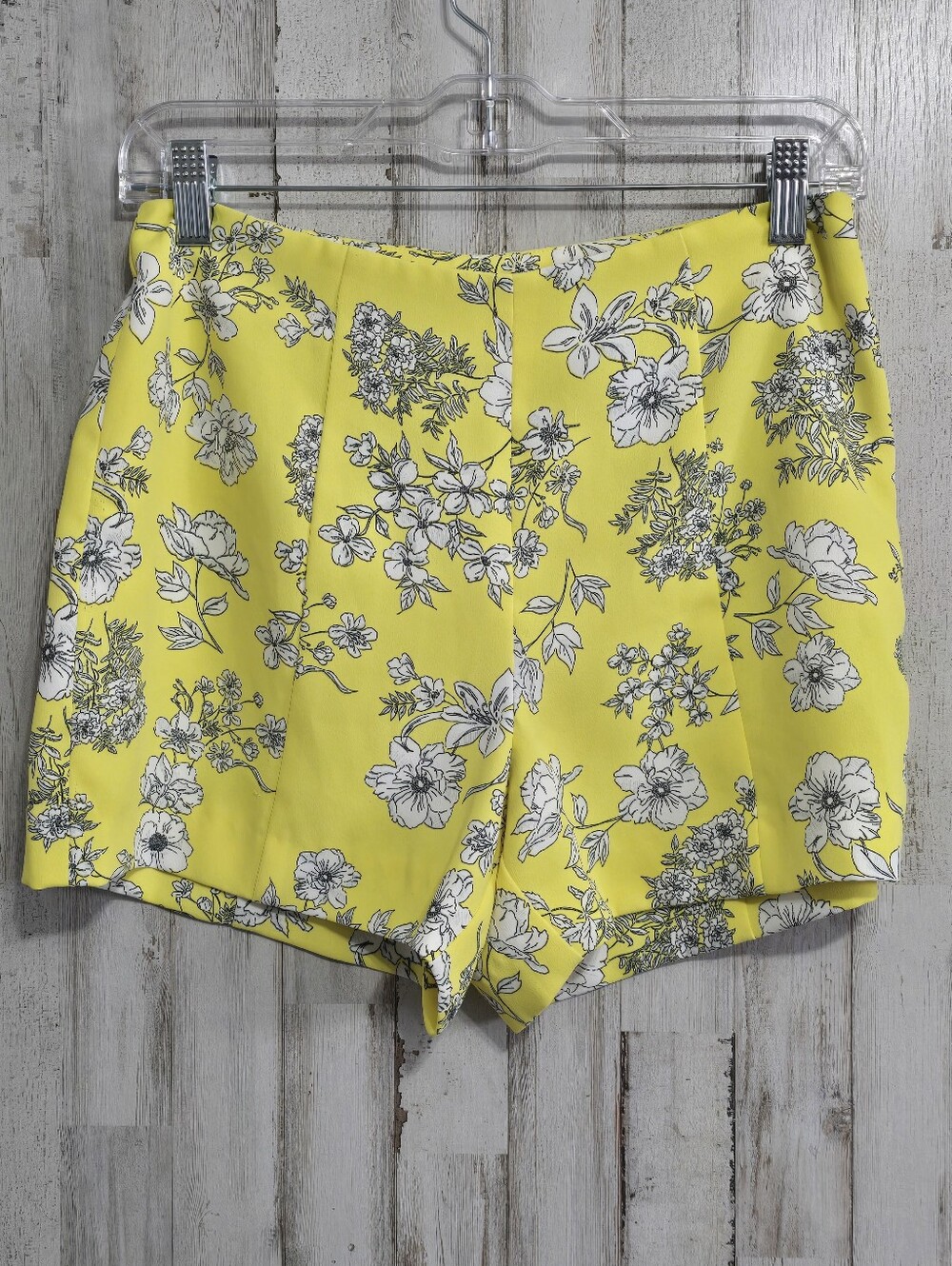 Gianni Bini Bright Yellow Black Floral Shorts Size Small